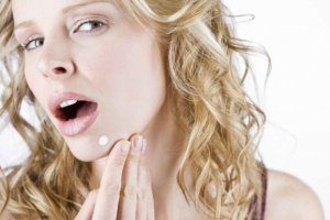 причины акне