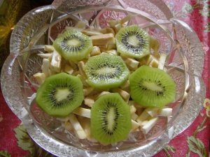 салат с сельдереем и киви