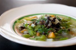 Сельдереевый суп для похудения с орехами и картофелем