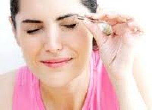 выщипать брови без боли