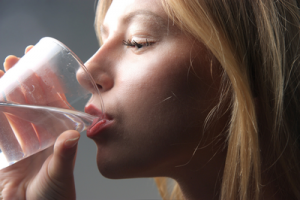 при отравлении нужно пить много воды