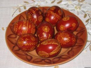 как красить яйца луком