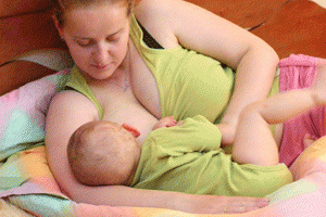 кормление лежа на боку