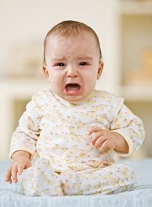 ребенок кричит