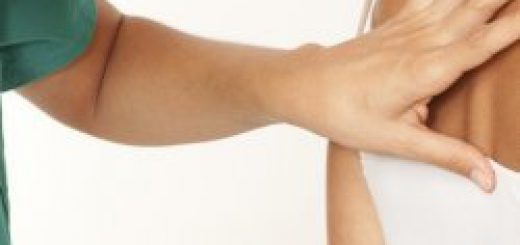 причины прыщей на спине фото