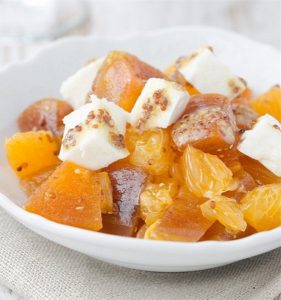 salat-s-hurmoy-mandarinami-kozim-syrom-i-gorchichnoy-zapravkoy.jpg