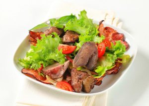 Салат с куриной печенью.jpg