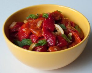 Салат с печеным перцем