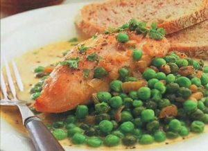 Курица с грибами и зеленым горошком