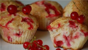 Маффины с красной смородиной