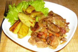 Свинина в капусте