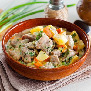 Жаркое из овощей и свиных ребрышек