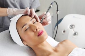 Как вернуть молодость с помощью лазерной косметологии?